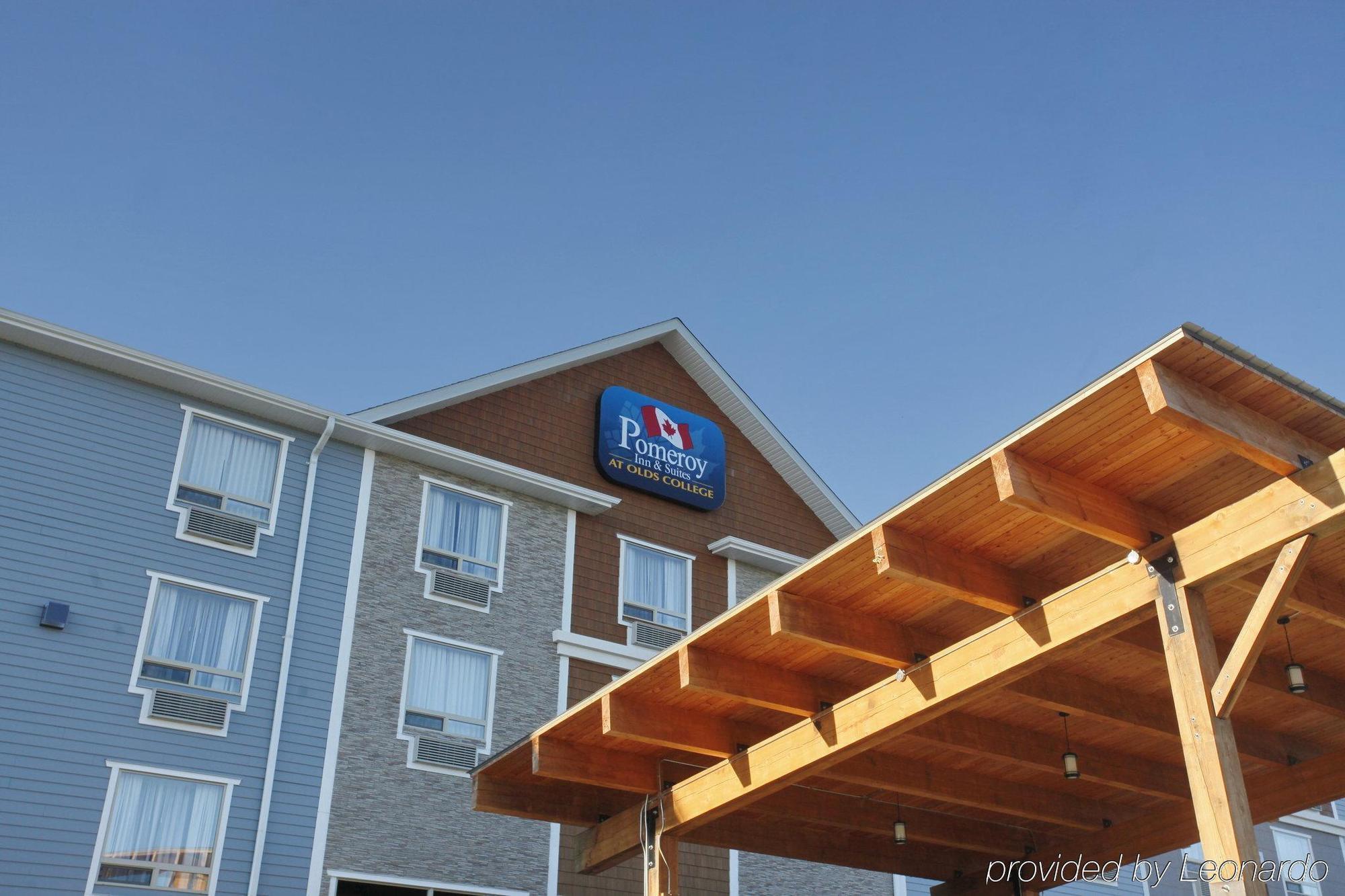 Pomeroy Inn & Suites At Olds College Exterior photo